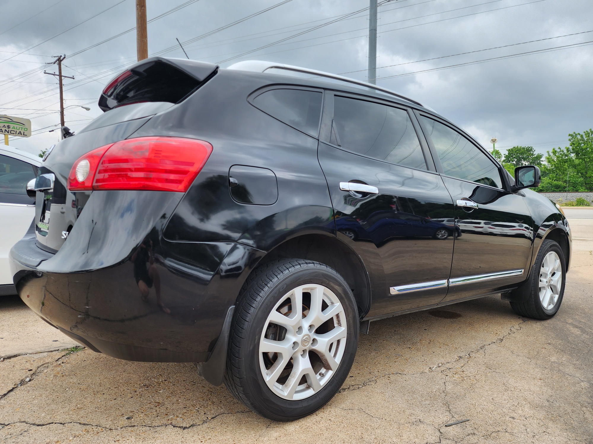 2013 BLACK Nissan Rogue SL (JN8AS5MT0DW) with an 2.5L L4 DOHC 16V engine, Continuously Variable Transmission transmission, located at 2660 S.Garland Avenue, Garland, TX, 75041, (469) 298-3118, 32.885387, -96.656776 - Welcome to DallasAutos4Less, one of the Premier BUY HERE PAY HERE Dealers in the North Dallas Area. We specialize in financing to people with NO CREDIT or BAD CREDIT. We need proof of income, proof of residence, and a ID. Come buy your new car from us today!! This is a Very clean 2013 NISSAN ROGU - Photo #3